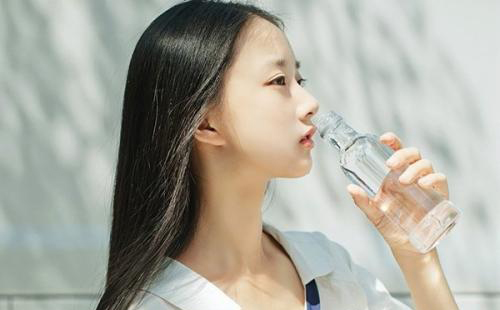 补水的正确方法 补水的正确方法